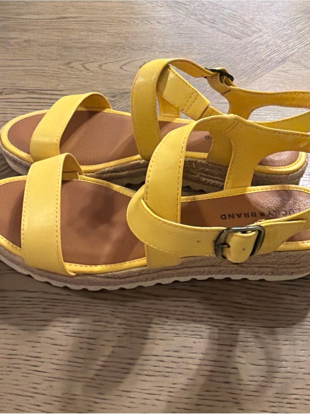 Lucky Brand Trianna Womens Sandals Gold Rush 8.5 - Picture 3 of 4